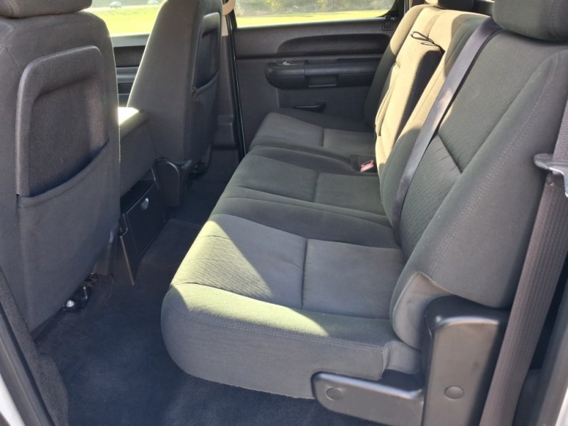 Additional photo of vehicle.