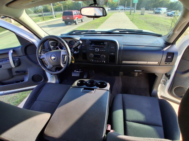 Additional photo of vehicle.