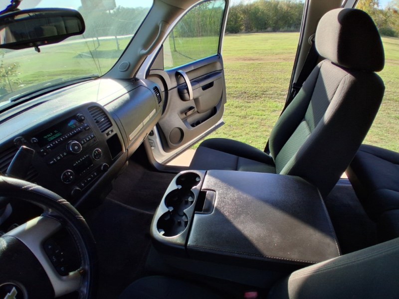 Additional photo of vehicle.
