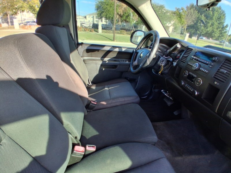 Additional photo of vehicle.