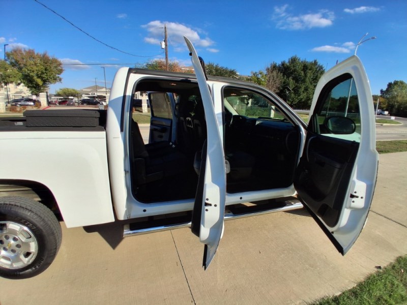 Additional photo of vehicle.