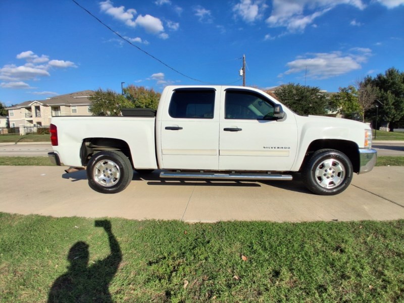 Additional photo of vehicle.