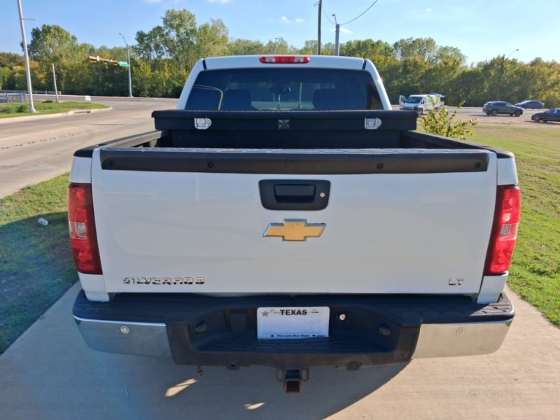 Additional photo of vehicle.