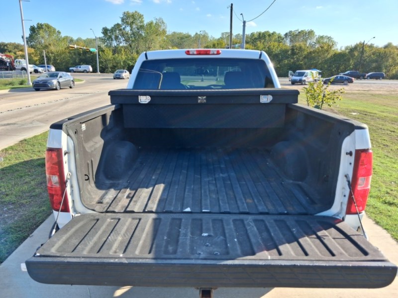 Additional photo of vehicle.