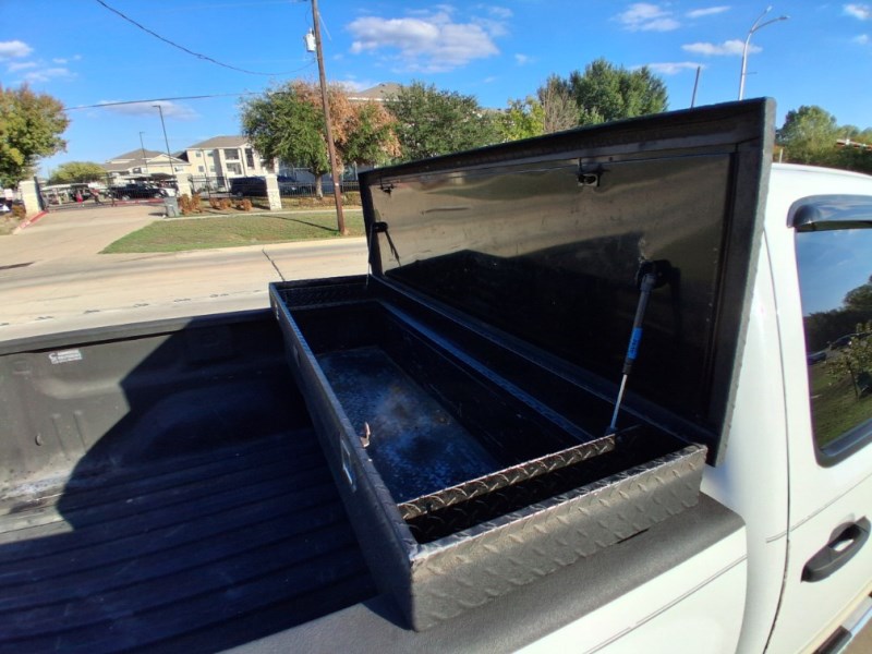 Additional photo of vehicle.
