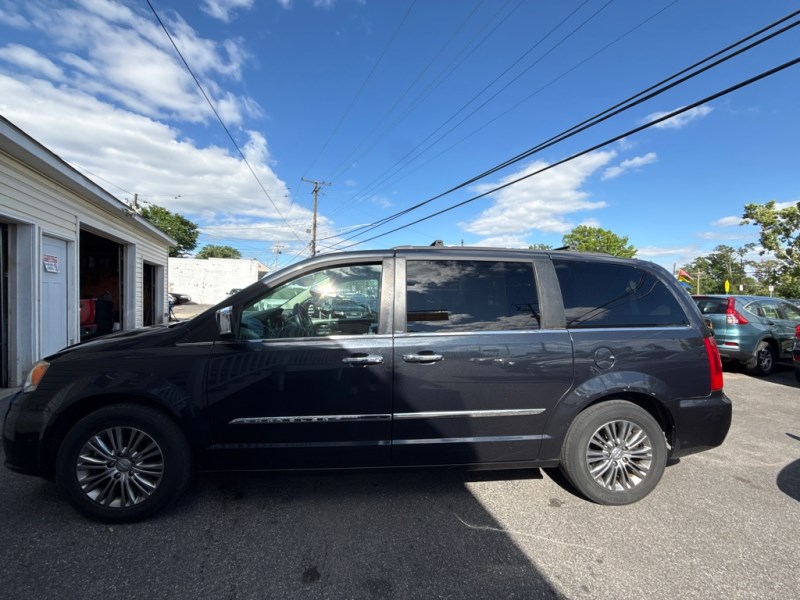 Additional photo of vehicle.