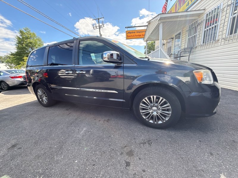 Additional photo of vehicle.
