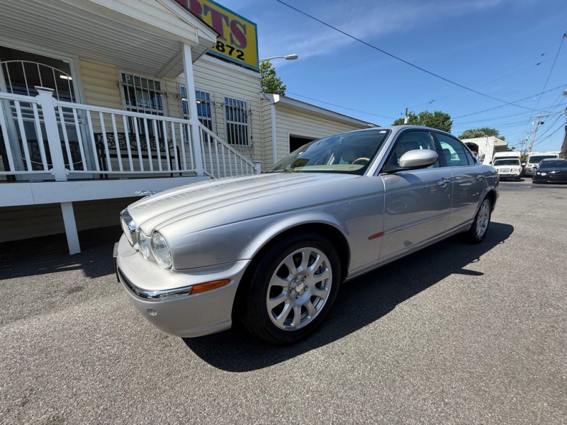 2004 Jaguar XJ XJ8's photo