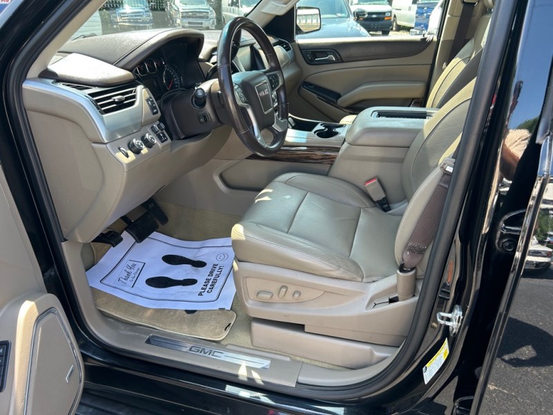 Additional photo of vehicle.