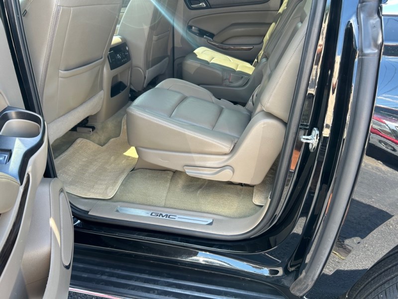 Additional photo of vehicle.