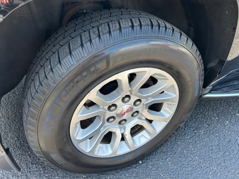 Additional photo of vehicle.