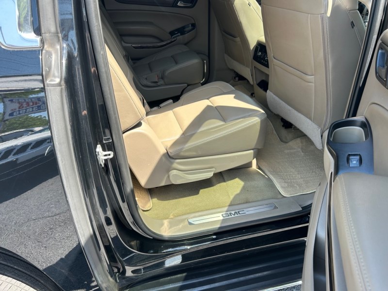 Additional photo of vehicle.