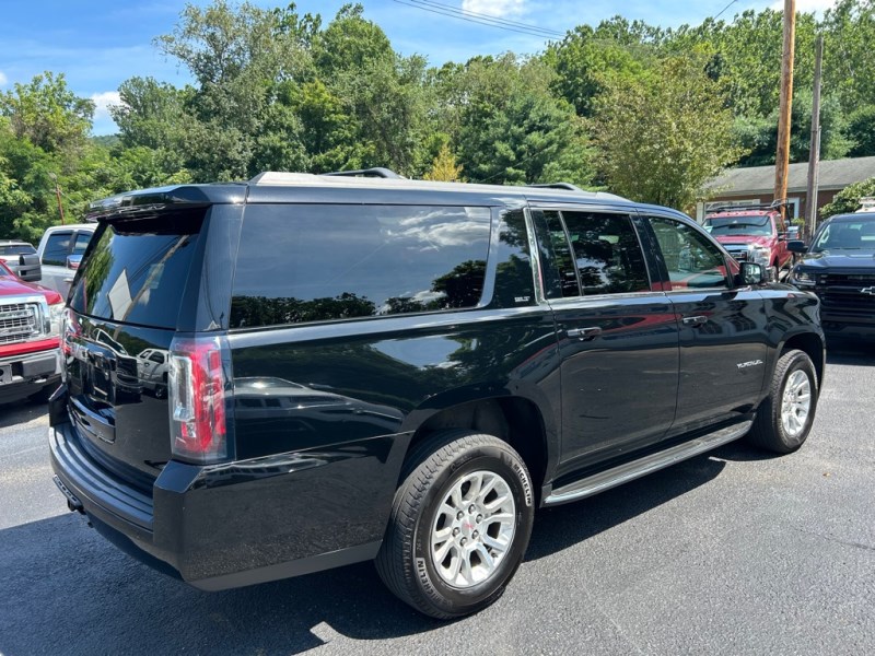 Additional photo of vehicle.