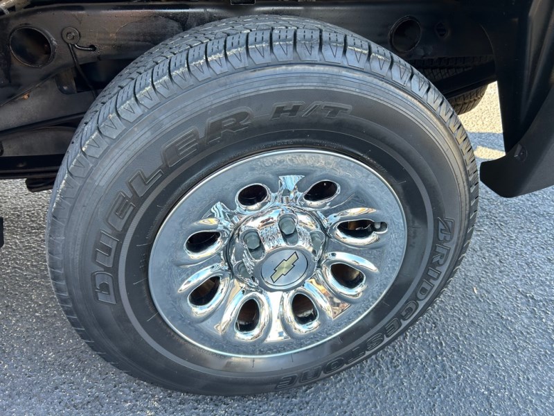 Additional photo of vehicle.