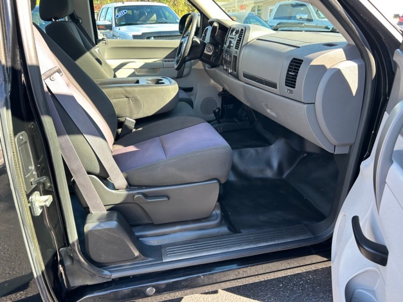 Additional photo of vehicle.