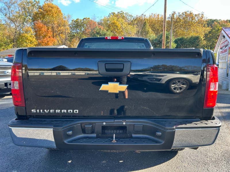 Additional photo of vehicle.