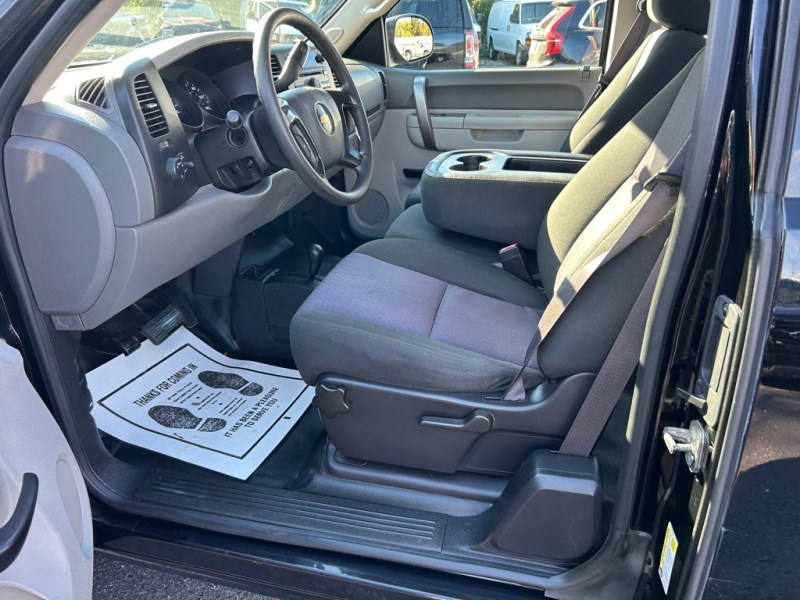 Additional photo of vehicle.