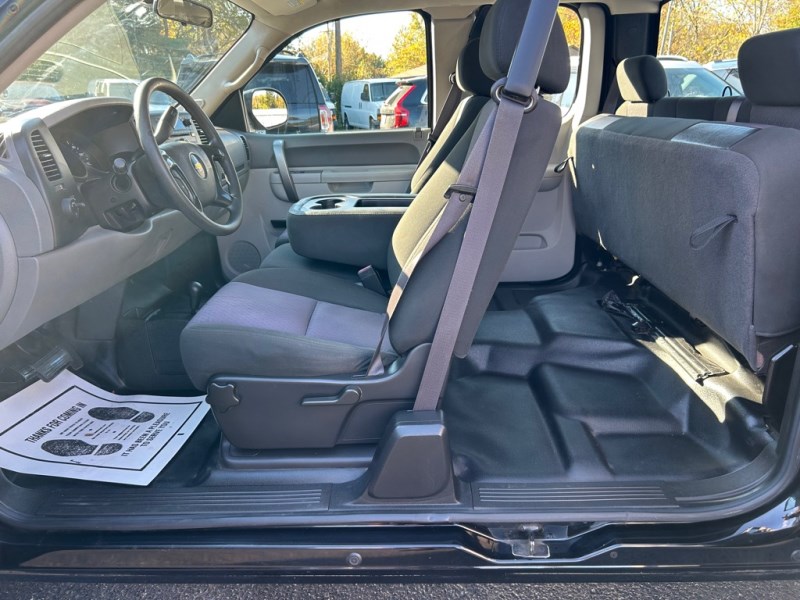 Additional photo of vehicle.