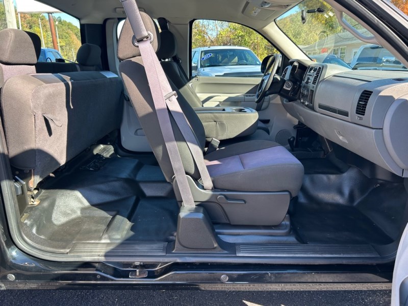 Additional photo of vehicle.