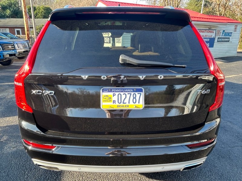 Additional photo of vehicle.