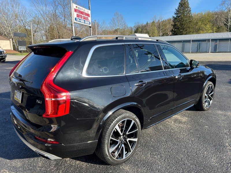 Additional photo of vehicle.