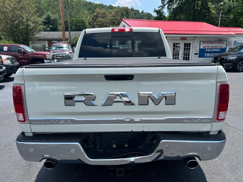 Additional photo of vehicle.