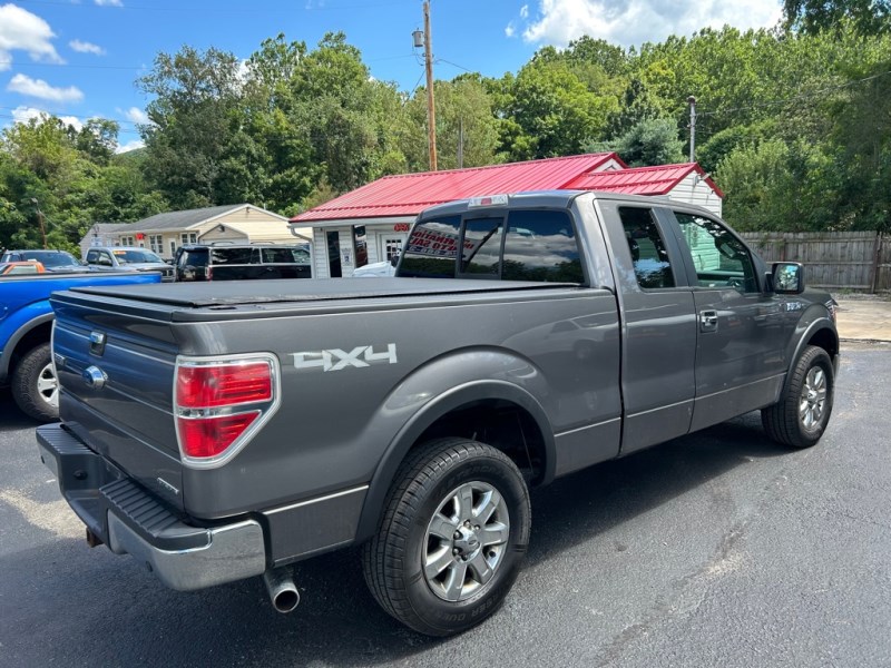Additional photo of vehicle.