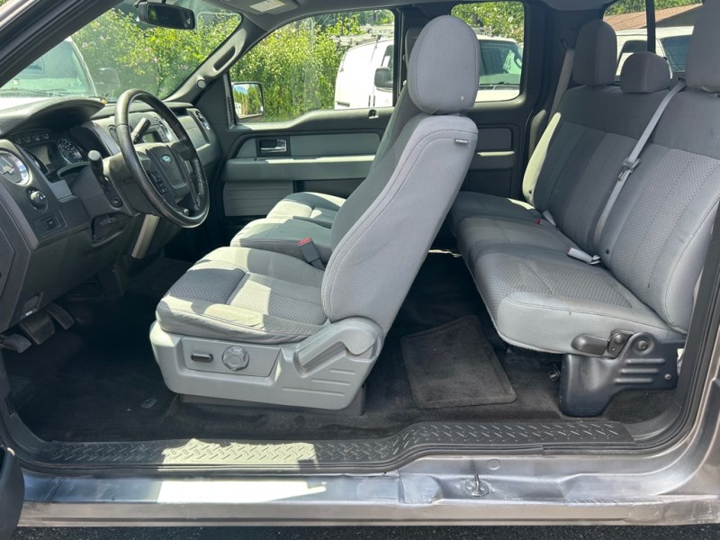Additional photo of vehicle.