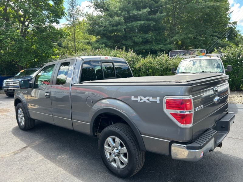 Additional photo of vehicle.