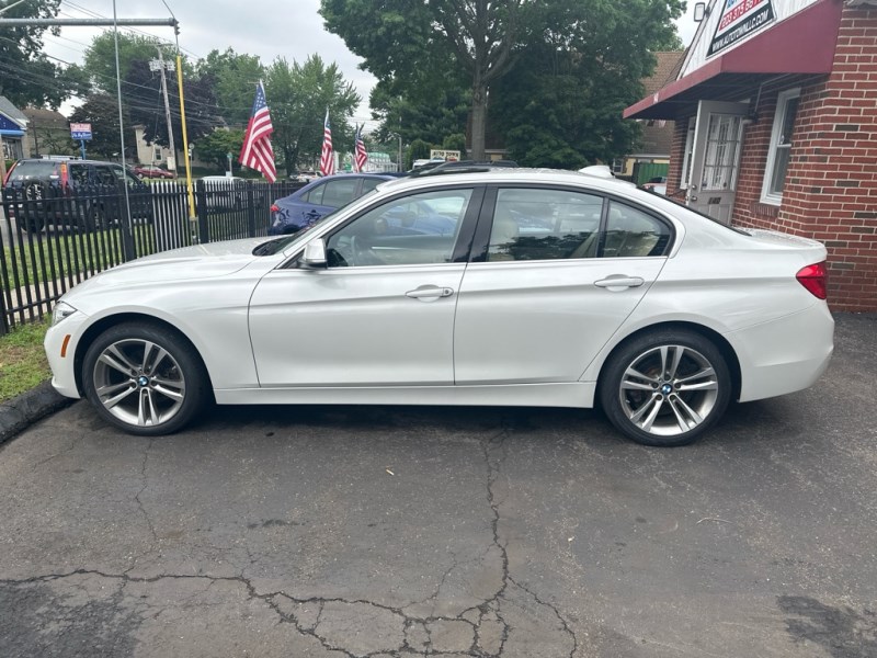 Additional photo of vehicle.