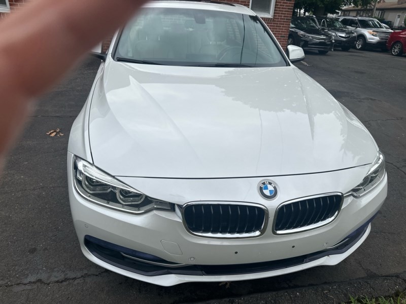 Additional photo of vehicle.