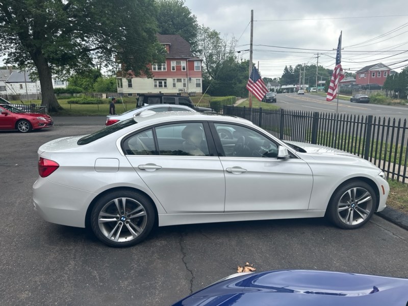Additional photo of vehicle.
