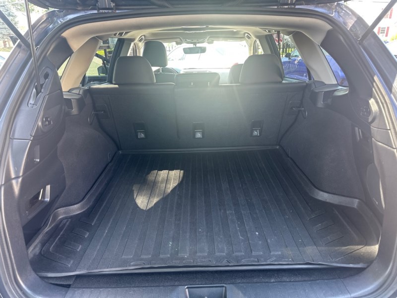 Additional photo of vehicle.