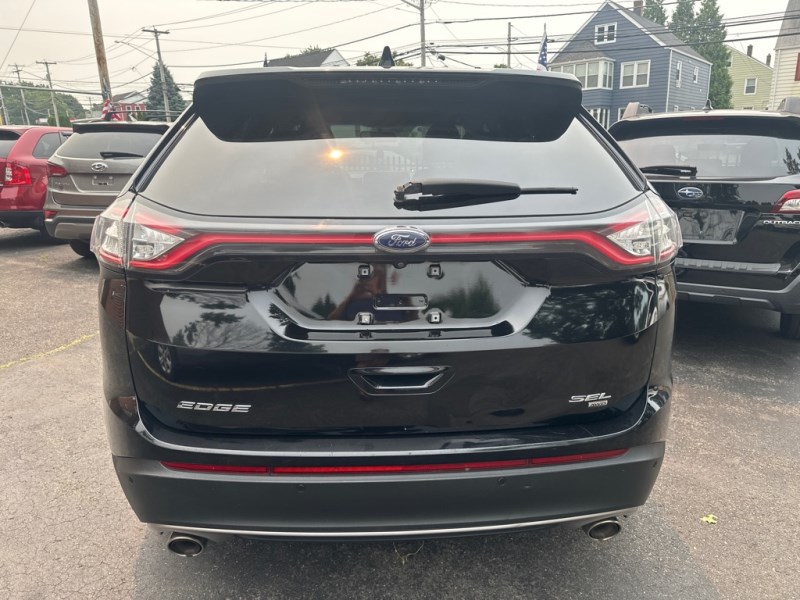 Additional photo of vehicle.