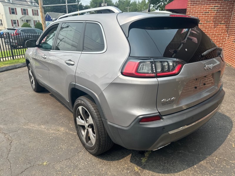 Additional photo of vehicle.
