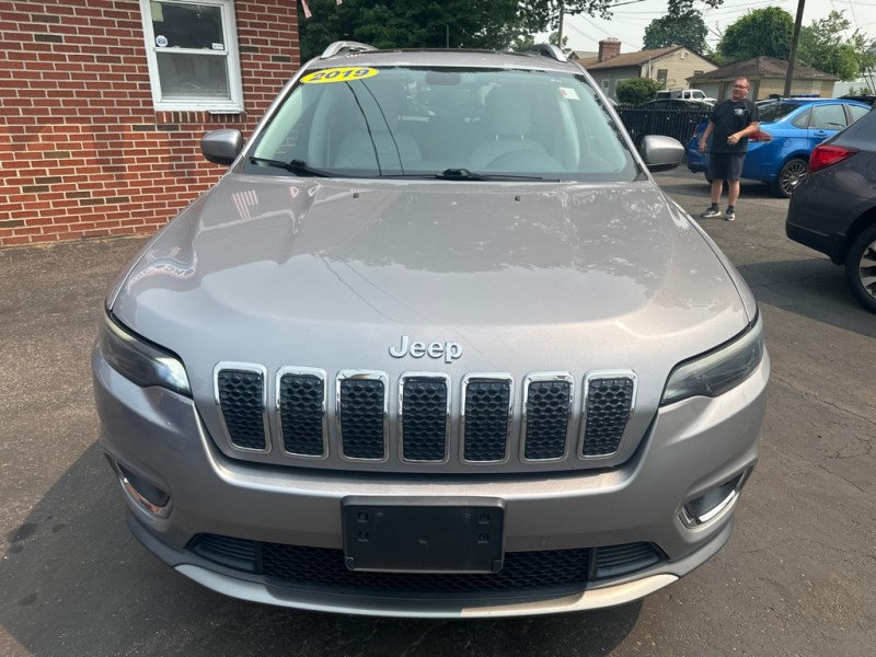 Additional photo of vehicle.