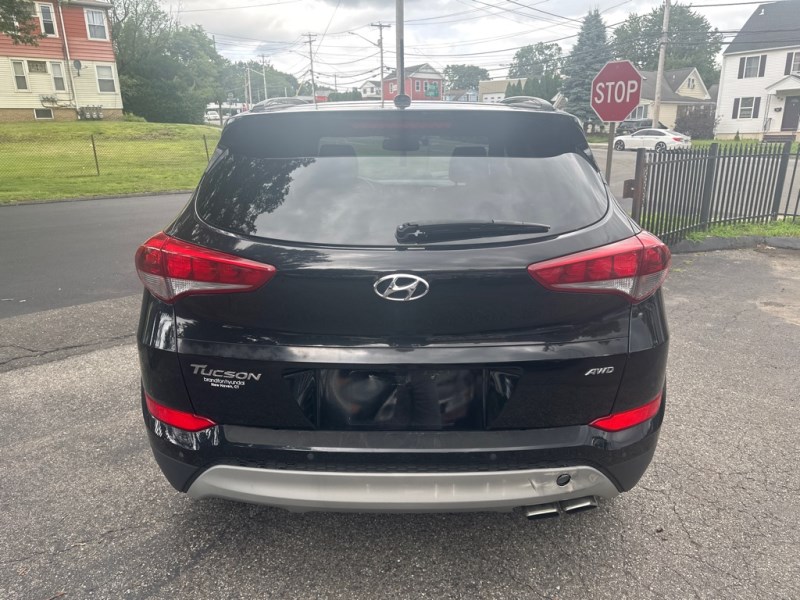 Additional photo of vehicle.