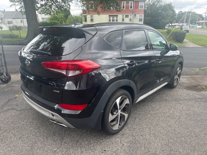 Additional photo of vehicle.