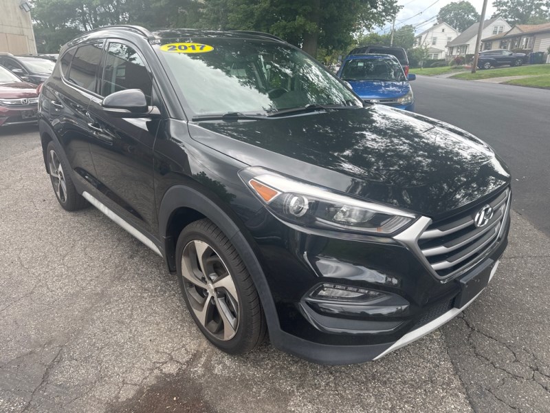 Additional photo of vehicle.