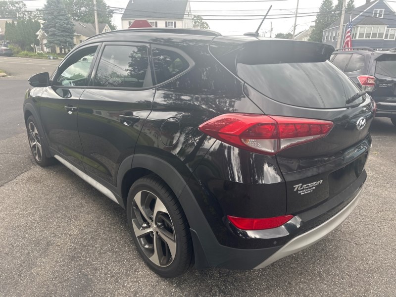 Additional photo of vehicle.
