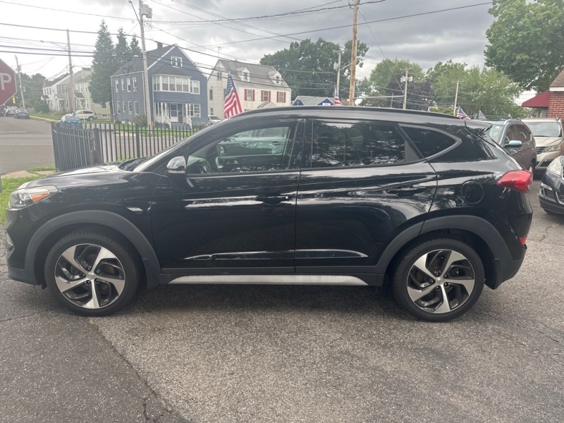 Additional photo of vehicle.