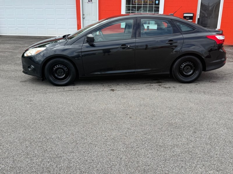 2014 Ford Focus Sedan S's photo