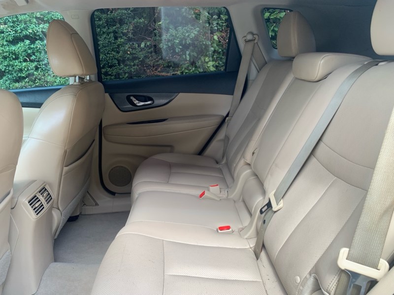 Additional photo of vehicle.