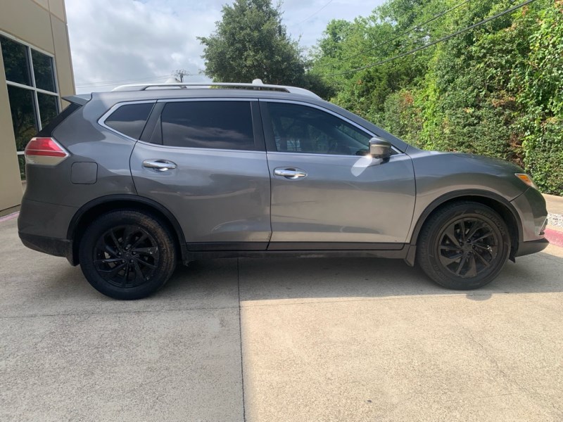 Additional photo of vehicle.