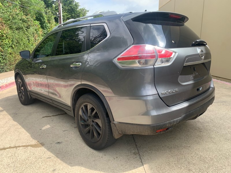 Additional photo of vehicle.