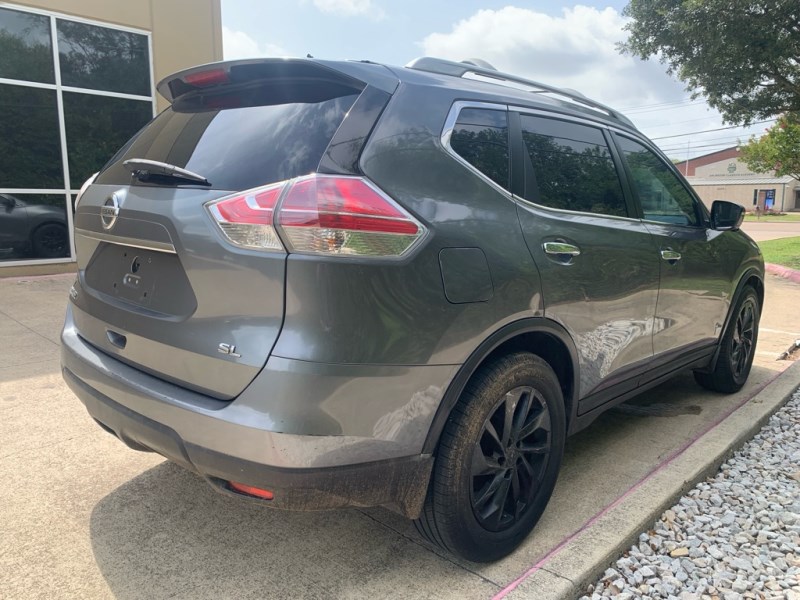 Additional photo of vehicle.