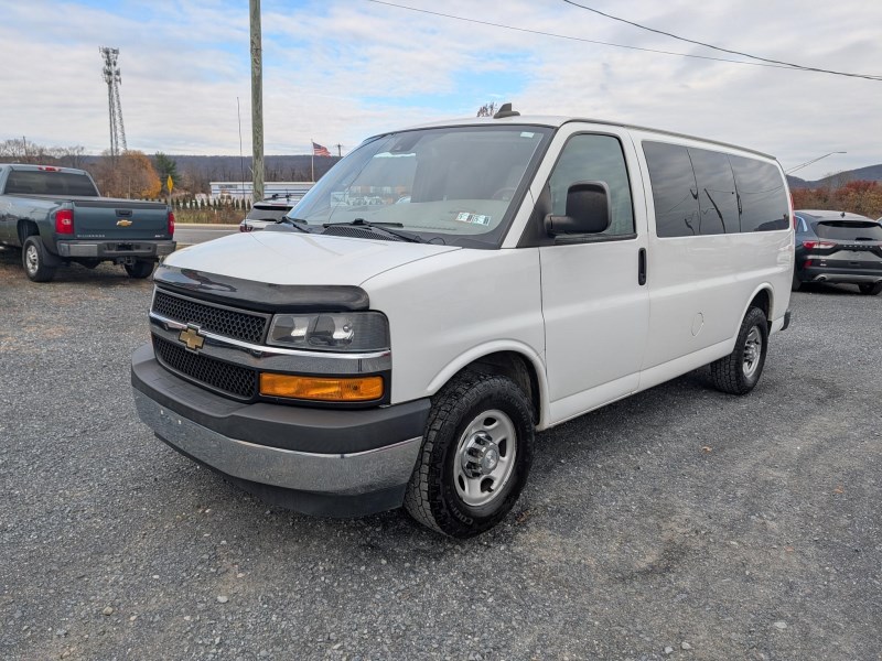 2019 Chevrolet Express 2500 LT's photo