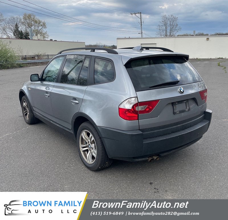 Additional photo of vehicle.