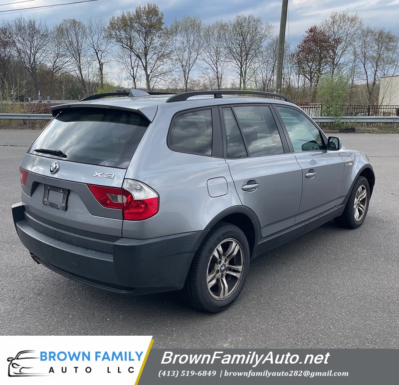 Additional photo of vehicle.
