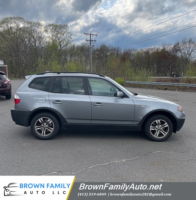 Additional photo of vehicle.